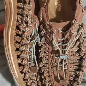 Size 9.5 keens